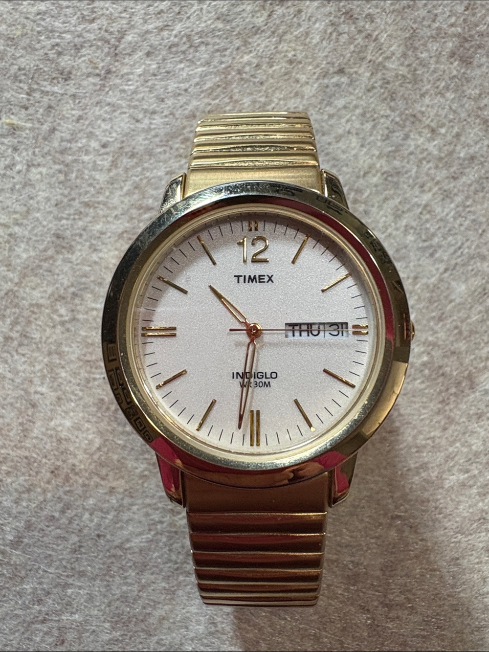 Timex Gold Tone Men's Watch with White Dial & Stretch Band. Needs Battery